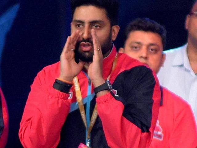 Abhishek Bachchan cheers during Pro Kabaddi match between Jaipur Pink Panthers and Bengal Warriorsi at Sawai Mansingh Indoor Stadium in Jaipur. (PTI)
