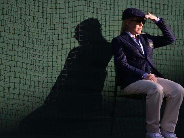 A line judge covers her eyes on the fifth day of the 2016 Wimbledon Championships at The All England Lawn Tennis Club in Wimbledon, southwest London. (AFP Photo) 
