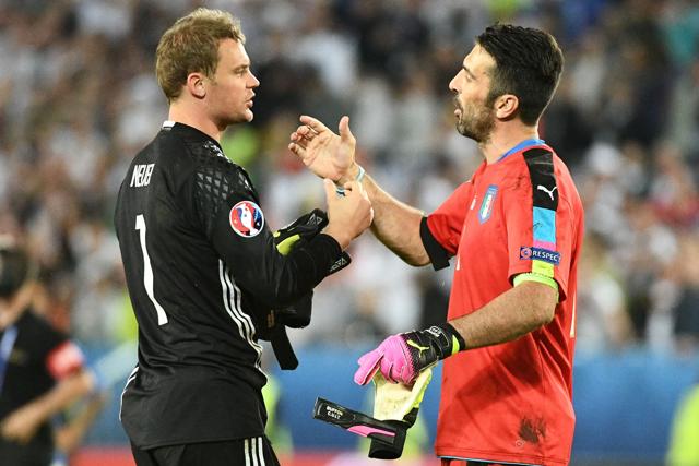 Buffon (R) congratulates his German counterpart Manuel Neuer. (AFP) Buffon (R) congratulates his German counterpart Manuel Neuer. (AFP)