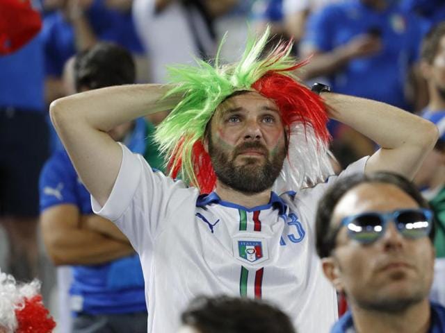 Italy fans react after the team lose the penalty shootout. (Reuters Photo) 