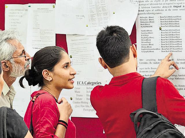File photo of students and parents checking the cut-off list at a college of the Delhi University.(HT Photo) File photo of students and parents checking the cut-off list at a college of the Delhi University.(HT Photo)