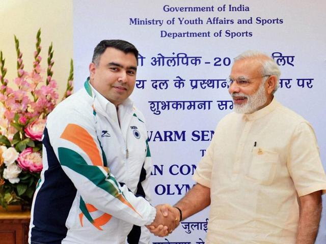 Prime Minister Narendra Modi poses for a photograph with members of India’s Rio Olympics contingent. (PTI) Prime Minister Narendra Modi poses for a photograph with members of India’s Rio Olympics contingent. (PTI)