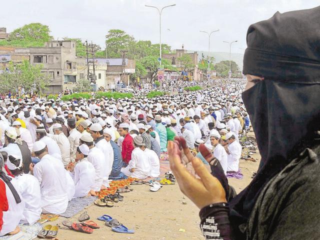 A woman offers namaz at Eidgah in Jaipur.(HT File Photo)