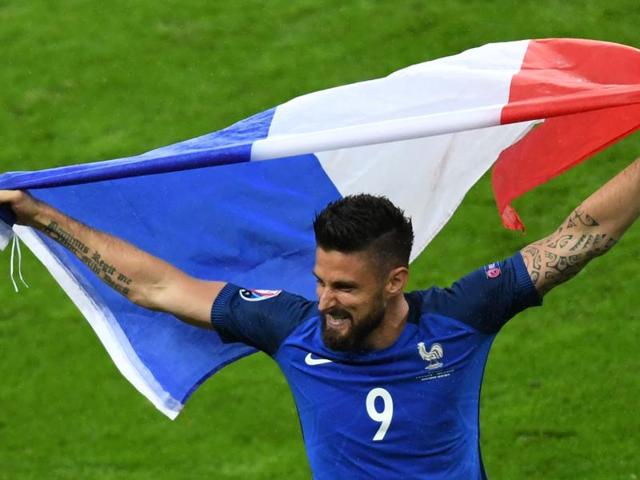 France players Patrice Evra (L), Olivier Giroud (2nd L), Kingsley Coman (2nd R) and Bacary Sagna (R) acknowledge fans after their 2-1 win over Iceland. (AFP) France players Patrice Evra (L), Olivier Giroud (2nd L), Kingsley Coman (2nd R) and Bacary Sagna (R) acknowledge fans after their 2-1 win over Iceland. (AFP)