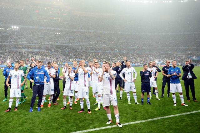 Iceland's midfielder Aron Gunnarsson (C) and teammates acknowledge the fans after their Euro 2016 campaign came to an end. (AFP) Iceland's midfielder Aron Gunnarsson (C) and teammates acknowledge the fans after their Euro 2016 campaign came to an end. (AFP)