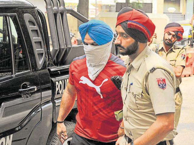 Police taking murder suspect Rajan Kochar to a court in Jalandhar on Sunday. (Pardeep Pandit/HT) Police taking murder suspect Rajan Kochar to a court in Jalandhar on Sunday. (Pardeep Pandit/HT)