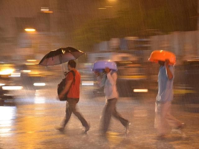 Since June 1 till 8.30am Monday (July 4), Santacruz recorded 962.2mm as the total quantum of rainfall for the season so far. During the same time, Colaba recorded 721.7mm (HT FILE) Since June 1 till 8.30am Monday (July 4), Santacruz recorded 962.2mm as the total quantum of rainfall for the season so far. During the same time, Colaba recorded 721.7mm (HT FILE)