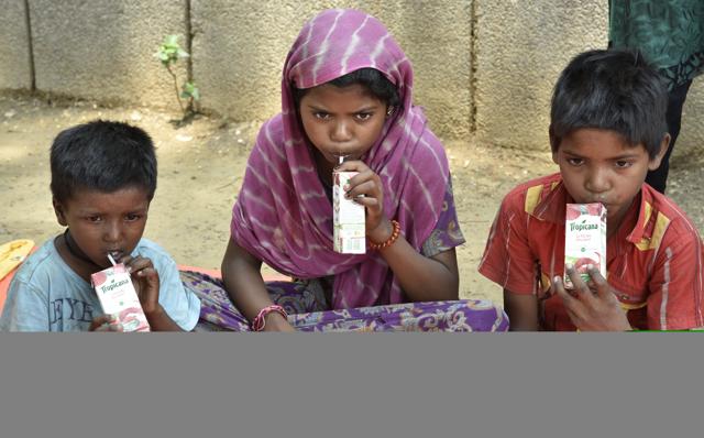 The children are given chocolates, biscuits, toffees and juices at the end of the day. (Tribhuwan Sharma / HT Photo) The children are given chocolates, biscuits, toffees and juices at the end of the day. (Tribhuwan Sharma / HT Photo)