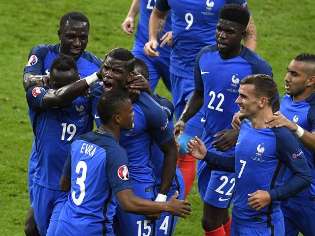 French players celebrate  their win. (AFP photo) 
