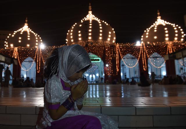 A Pakistani girl prays on the night of Laylat al-Qadr (in Islamic belief the night when the first verses of the Quran were revealed) in a mosque in Karachi on July 2, 2016.  (AFP) 