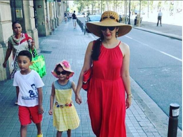 Maanyata and her kids Shahraan and Iqra enjoy the streets of Spain. (Instagram) 