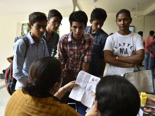 Even in off-campus colleges, the second cutoff list remained high for BCom (hons) and Economics (hons), despite the dip. (HT file photo) Even in off-campus colleges, the second cutoff list remained high for BCom (hons) and Economics (hons), despite the dip. (HT file photo)