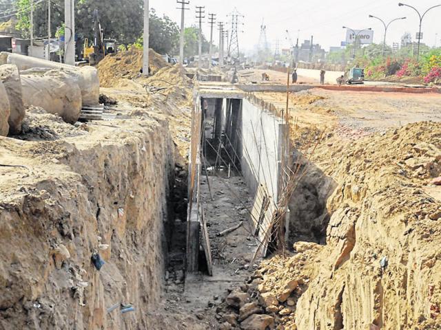 One of the several natural drains that is being concreted in Gurgaon.(HT File Photo)