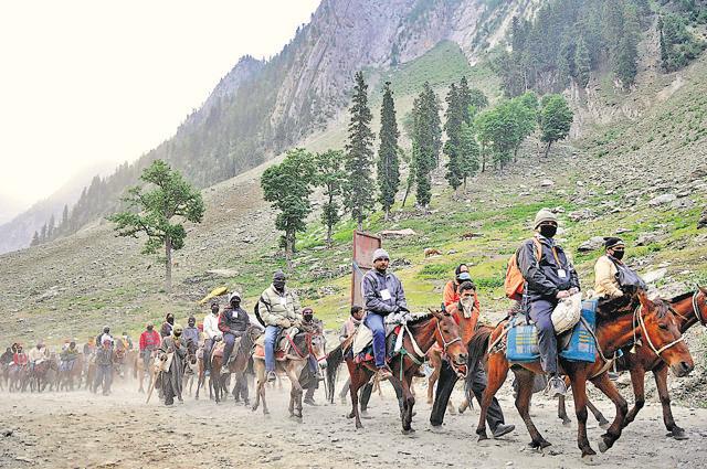 Though the spectre of a terror strike looms large, the pilgrimage is also fraught with harsh elements: A high-altitude 13-km trek, sub-zero temperature, low oxygen and threat of blizzards. (Waseem Andrabi/HT Photo)