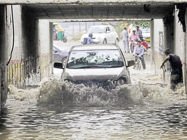 Motorists and pedestrians wade their way through a waterlogged Hajipur subway in Noida on Monday. (Sunil Ghosh/HT Photo) Motorists and pedestrians wade their way through a waterlogged Hajipur subway in Noida on Monday. (Sunil Ghosh/HT Photo)