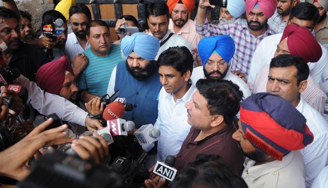 AAP MLA Naresh Yadav (centre, in white) talks to the media upon coming out of the police CIA wing office in Patiala on Tuesday. (Bharat Bhushan/HT Photo) AAP MLA Naresh Yadav (centre, in white) talks to the media upon coming out of the police CIA wing office in Patiala on Tuesday. (Bharat Bhushan/HT Photo)