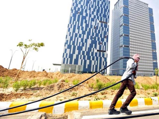 If the Cabinet approves the proposals, a sweeper or an unskilled construction worker in Delhi can officially claim a daily wage of ₹449 per day, higher by 22% or ₹81 from the existing ₹368. (AFP) If the Cabinet approves the proposals, a sweeper or an unskilled construction worker in Delhi can officially claim a daily wage of ₹449 per day, higher by 22% or ₹81 from the existing ₹368. (AFP)