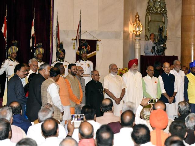 President Pranab Mukherjee, Prime Minister Narendra Modi and vice-president Hamid Ansari with the newly inducted ministers.(Sonu Mehta/ HT Photo) President Pranab Mukherjee, Prime Minister Narendra Modi and vice-president Hamid Ansari with the newly inducted ministers.(Sonu Mehta/ HT Photo)