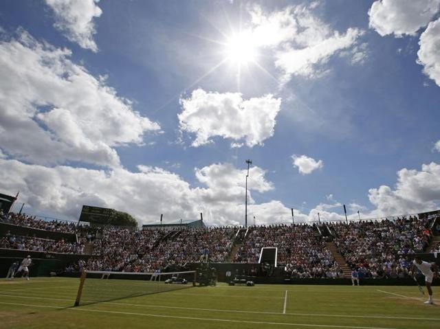 France's Jo-Wilfried Tsonga plays against US's John Isner at Wimbledon. (Reuters Photo) France's Jo-Wilfried Tsonga plays against US's John Isner at Wimbledon. (Reuters Photo)