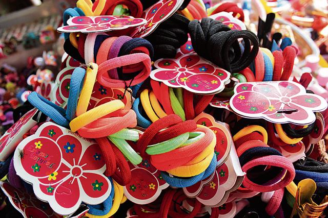 Hair band: Price Rs 30 (Riya Wadhwa)