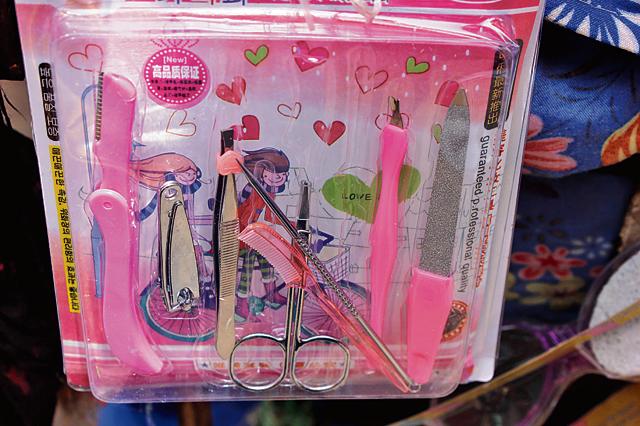 Accessories kit: Price Rs 100 (Riya Wadhwa)