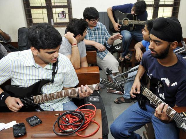 Student prepare for an ECA trial in Delhi University. (Hindustan Times File) Student prepare for an ECA trial in Delhi University. (Hindustan Times File)