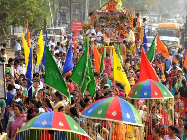 Devotees take part in grand annual Ratha Yatra of Lord Jagannath, Balabhadra and Subhadra, in Gurgaon. (Parveen Kumar/HT photo)