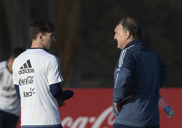 Argentina's forward Lionel Messi (left) speaking with coach Gerardo Martino during a training session in La Serena, Coquimbo, Chile. (AFP File Photo)