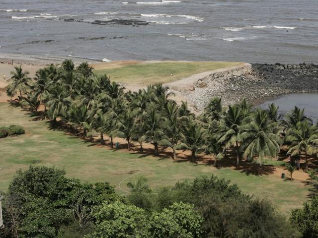 Current environmental rules do not permit commercial or residential construction within the sea. (HT FILE) Current environmental rules do not permit commercial or residential construction within the sea. (HT FILE)