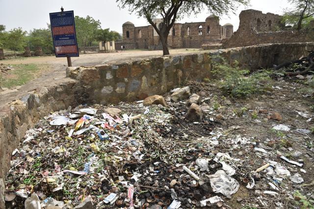 Most people view vacant land and water bodies as spaces to dump garbage and sewage. The plan aims to change this perception. (Tribhuwan Sharma / HT Photo)