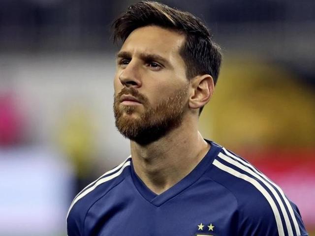 Argentina midfielder Lionel Messi (10) stands for the national anthem before the match against the United States in the semifinals of the 2016 Copa America Centenario football tournament at NRG Stadium.(USA TODAY Sports via Reuters Photo) Argentina midfielder Lionel Messi (10) stands for the national anthem before the match against the United States in the semifinals of the 2016 Copa America Centenario football tournament at NRG Stadium.(USA TODAY Sports via Reuters Photo)
