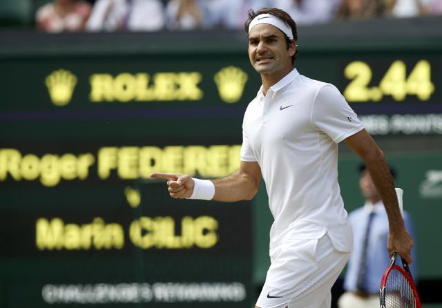 Roger Federer celebrates winning the fourth set. (REUTERS) Roger Federer celebrates winning the fourth set. (REUTERS)