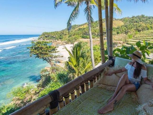 According to AFP (Relaxnews), “Nihiwatu topped the publication’s annual World’s Best Awards in the hotel category due to its modern approach to delivering luxury that factors in elements such as philanthropy, adventure and activity as well as the personal touches usually expected from the world’s top hotels.” (instagram) 