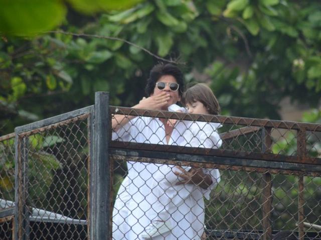 And SRK blows out kisses to fans while AbRam watches. (Viral Bhayani)