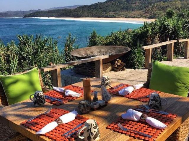 Lunch with a view: The hotel’s Executive Chef, Ben McRae, prepares food by using local, organic ingredients.  (instagram) 