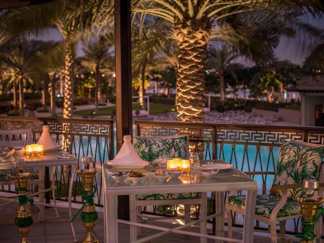Nestled in the east wing of the hotel, facing the Ischia pool, lies Gazebo, a shisha lounge where you can sample a selection of Moroccan, Turkish and Lebanese mezze in the outdoors or simply enjoy your favourite shisha overlooking the unobstructed views of the Dubai Creek. (Palazzo Versace) 