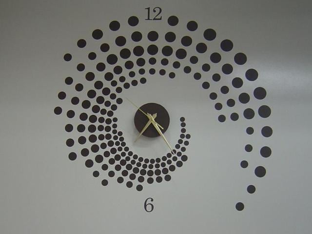 Choose from a wide range of clock decals that are available in designs such as this kitchen-themed one. (deewarist.com) Choose from a wide range of clock decals that are available in designs such as this kitchen-themed one. (deewarist.com)