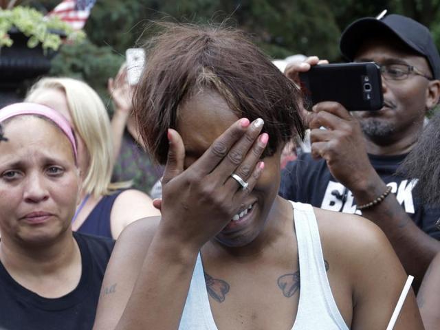 Diamond Reynolds, the girlfriend of Philando Castile of St. Paul, cries outside the governor's residence in St. Paul, Minnesota. (AP Photo) Diamond Reynolds, the girlfriend of Philando Castile of St. Paul, cries outside the governor's residence in St. Paul, Minnesota. (AP Photo)