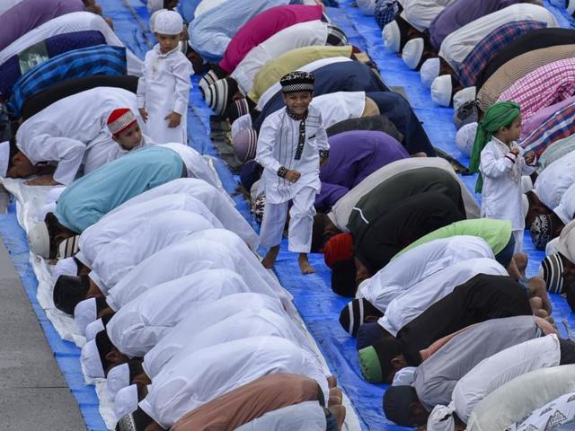 Muslims offer Eid al-Fitr prayers outside Bandra Station in Mumbai. (Kunal Patil/HT Photo) Muslims offer Eid al-Fitr prayers outside Bandra Station in Mumbai. (Kunal Patil/HT Photo)