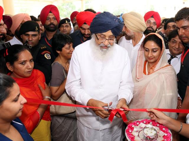 Punjab chief minister Parkash Singh Badal and Union food processing minister Harsimrat Kaur Badal inaugurating the Advanced Cancer Institute in Bathinda on Thursday. (Sanjeev Kumar/HT Photo) Punjab chief minister Parkash Singh Badal and Union food processing minister Harsimrat Kaur Badal inaugurating the Advanced Cancer Institute in Bathinda on Thursday. (Sanjeev Kumar/HT Photo)