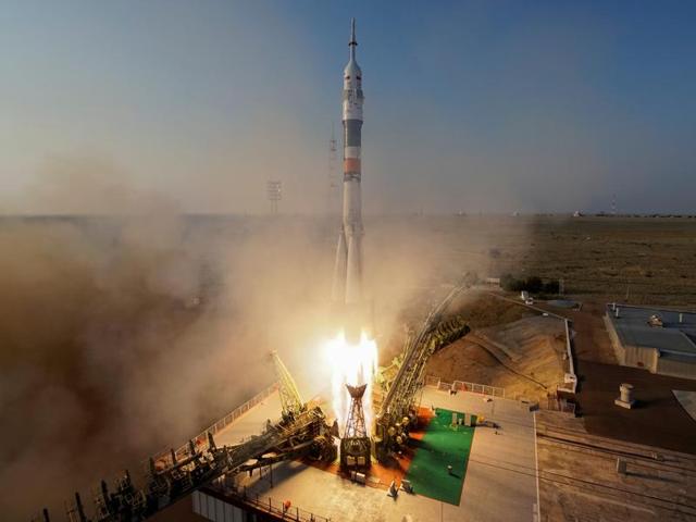 The Soyuz MS spacecraft carrying the crew -- Kate Rubins of the US, Anatoly Ivanishin of Russia and Takuya Onishi of Japan -- blasts off to the International Space Station (ISS) from the launchpad at the Baikonur cosmodrome, Kazakhstan. (Reuters Photo) The Soyuz MS spacecraft carrying the crew -- Kate Rubins of the US, Anatoly Ivanishin of Russia and Takuya Onishi of Japan -- blasts off to the International Space Station (ISS) from the launchpad at the Baikonur cosmodrome, Kazakhstan. (Reuters Photo)