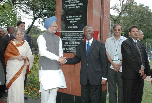 In this file photo, former Prime Minister Manmohan Singh shakes hands with former South African President Thabo Mbeki at Resistance Monument in Durban, South Africa on October 01, 2006. (PIB) In this file photo, former Prime Minister Manmohan Singh shakes hands with former South African President Thabo Mbeki at Resistance Monument in Durban, South Africa on October 01, 2006. (PIB)