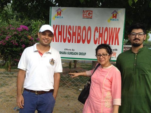 With the civic body failing them, local residents took the matter into their hands. They decided to clean the area and beautify it and renamed it as Khushboo Chowk.(HT Photo) With the civic body failing them, local residents took the matter into their hands. They decided to clean the area and beautify it and renamed it as Khushboo Chowk.(HT Photo)