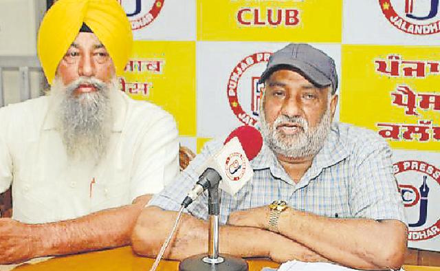 England-based NRI Nirmal Singh Bajwa (right) addressing the media in Jalandhar on Thursday. (HT Photo) England-based NRI Nirmal Singh Bajwa (right) addressing the media in Jalandhar on Thursday. (HT Photo)