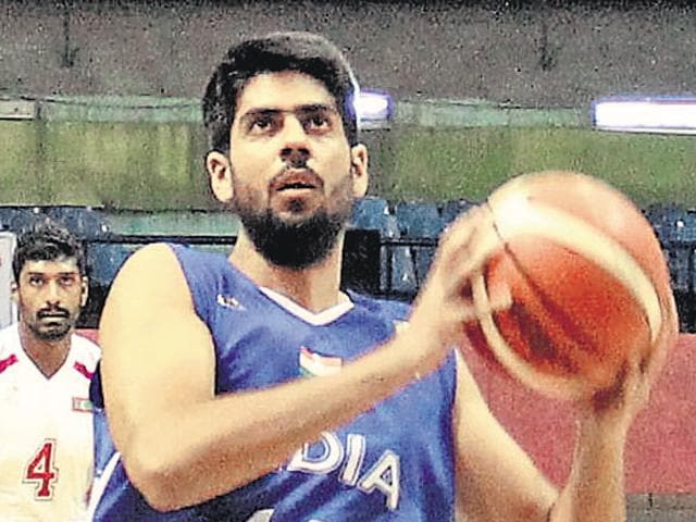 Towering at 6’6’’ Ravi made steady progress winning many medals in inter-school, inter-university and inter-college meets.(HT Photo) Towering at 6’6’’ Ravi made steady progress winning many medals in inter-school, inter-university and inter-college meets.(HT Photo)