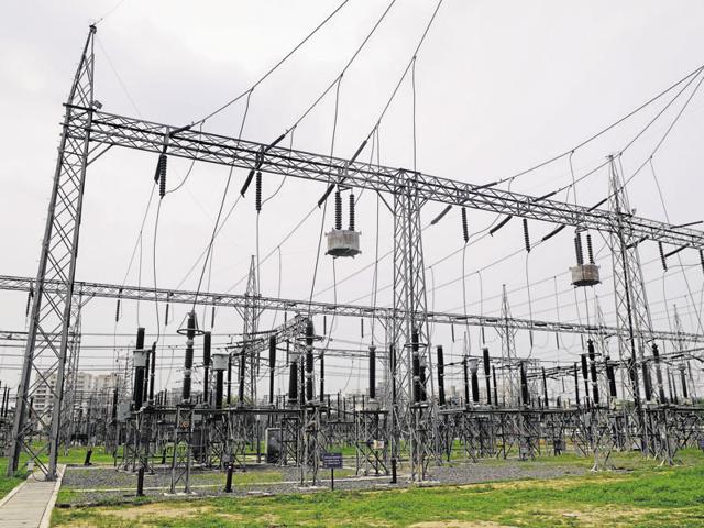 Gurgaon currently has 38 substations, 735 feeders and 7,000 small, medium and big transformers. (Abhinav Saha/HT Photo) Gurgaon currently has 38 substations, 735 feeders and 7,000 small, medium and big transformers. (Abhinav Saha/HT Photo)