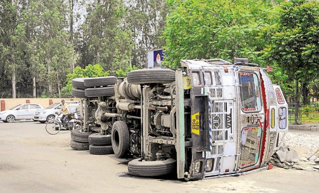 The truck (top) was later lifted using a crane. (Anil Dayal/HT Photo)