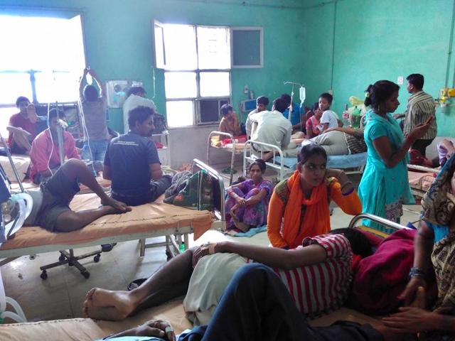 A view of Safdarjung Hospital's dengue ward. Dengue continues to be rampant in New Delhi. (Photo by Saumya Khandelwal/ Hindustan Times) (Hindustan Times) A view of Safdarjung Hospital's dengue ward. Dengue continues to be rampant in New Delhi. (Photo by Saumya Khandelwal/ Hindustan Times) (Hindustan Times)
