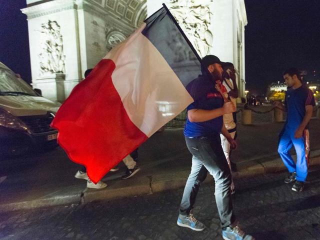 France's supporters celebrate after France won the Euro 2016 semifinal against Germany. (AFP Photo) France's supporters celebrate after France won the Euro 2016 semifinal against Germany. (AFP Photo)