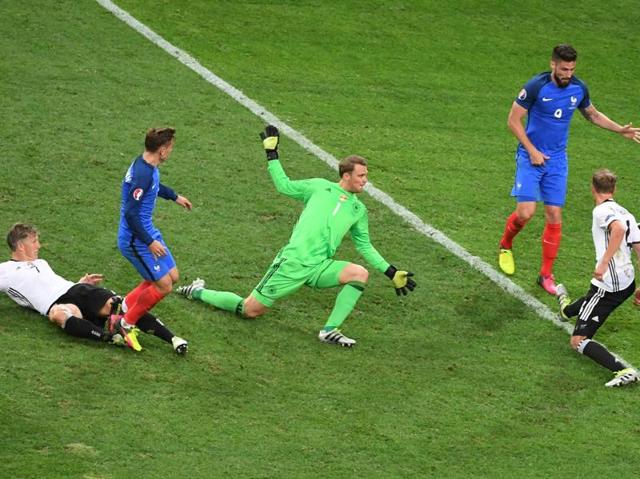 France's forward Antoine Griezmann (second left) scores a goal past Germany's goalkeeper Manuel Neuer (centre) during the Euro 2016 semifinal football match. (AFP Photo) France's forward Antoine Griezmann (second left) scores a goal past Germany's goalkeeper Manuel Neuer (centre) during the Euro 2016 semifinal football match. (AFP Photo)
